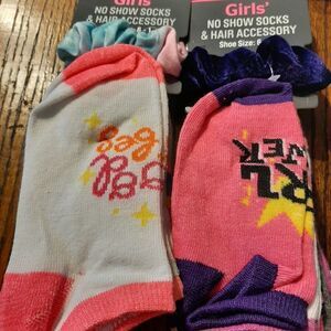 NWT Girl's Size 6-1 Twelve Pair No Show Low Cut Socks with 2 Hair Scrunc…